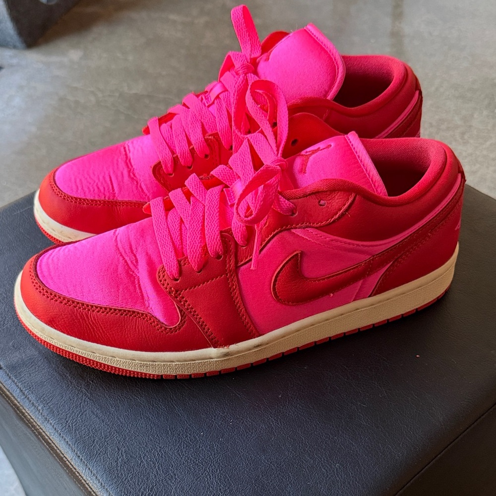 Nike Women's Air Jordan - Red and Pink - Picture 4 of 4